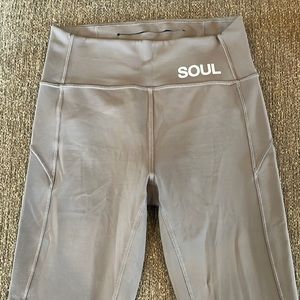 SoulCycle lululemon pant size 6 23 inch